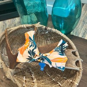 NWT Cupshe bikini top size medium